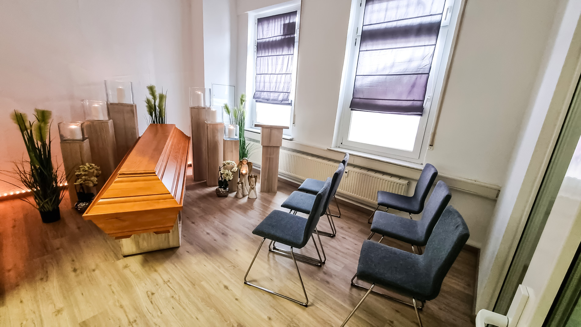 Innenansicht eines Abschiedsraum von Medina Bestattungen